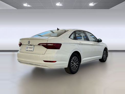 Used 2021 Volkswagen Jetta SE w/ SE Cold Weather Package image 9