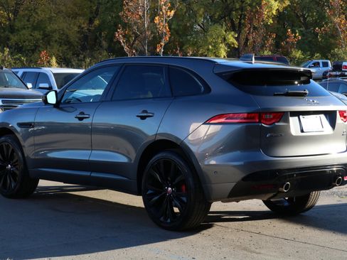 Used 2019 Jaguar F-PACE S image 15