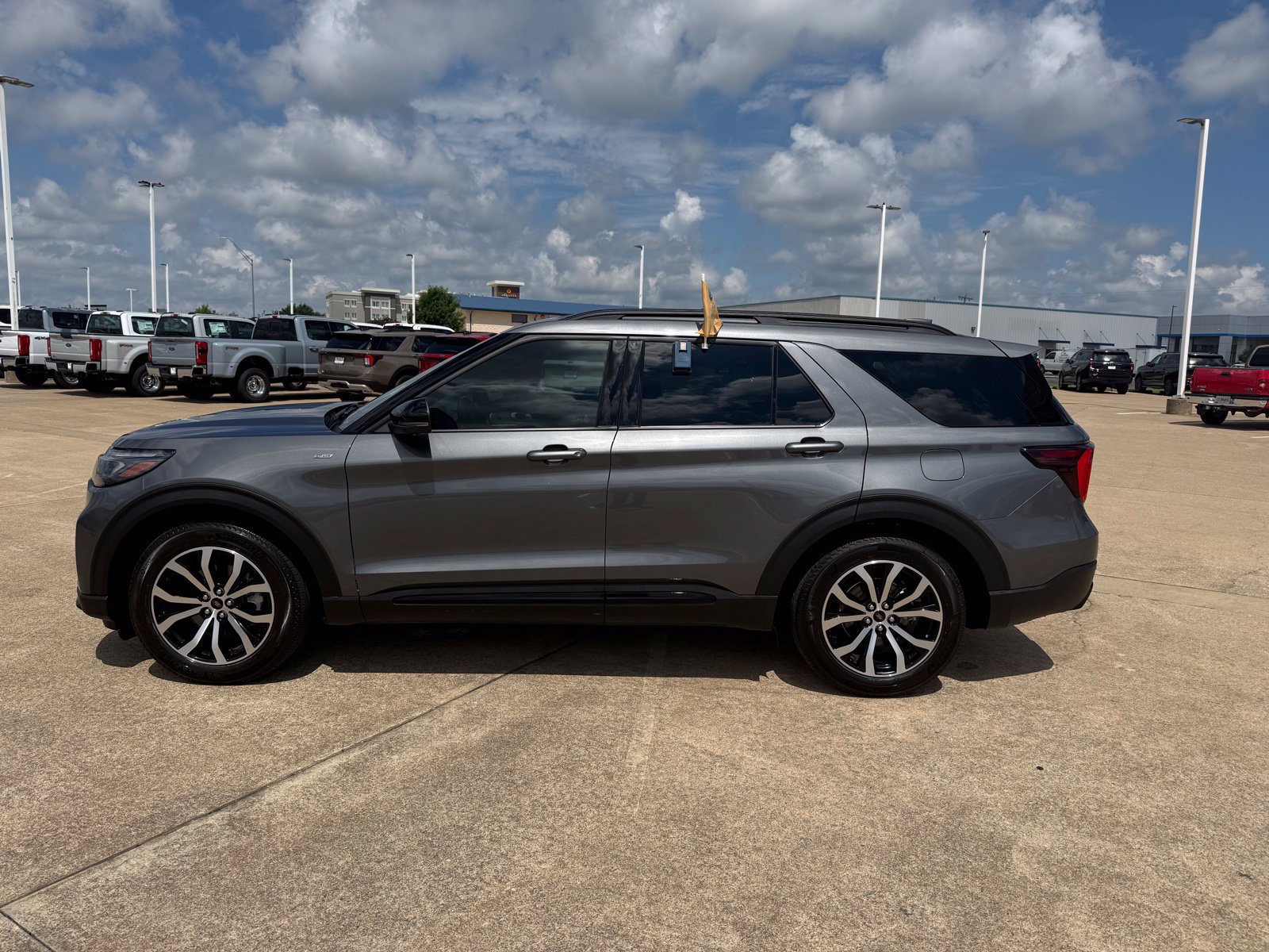 Certified 2025 Ford Explorer ST-Line RWD image 8