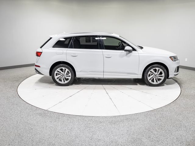 Used 2023 Audi Q7 3.0T Premium Plus w/ Premium Plus Package AWD/4WD image 31