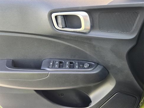 Certified 2022 Hyundai Venue SE image 29