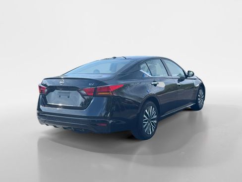 Used 2023 Nissan Altima 2.5 SV FWD image 4