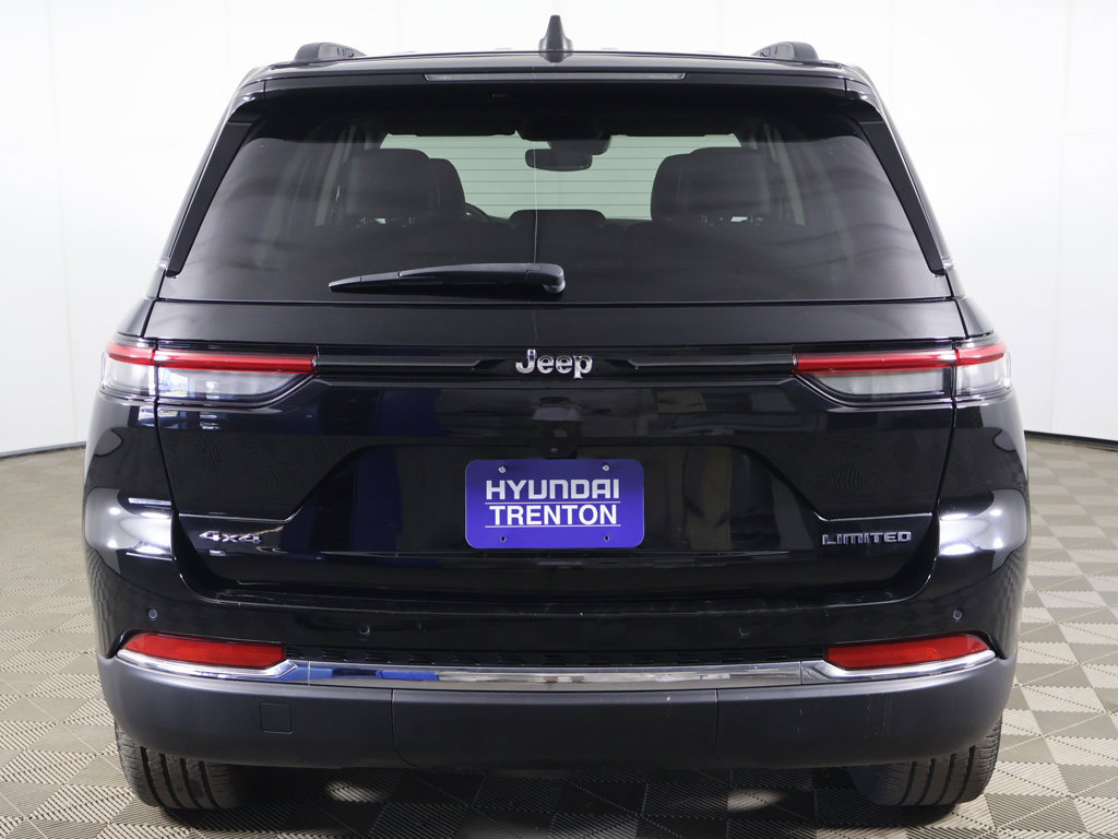 Used 2023 Jeep Grand Cherokee Limited AWD/4WD image 14