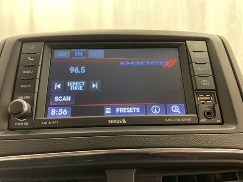 Used 2018 Dodge Grand Caravan SE w/ UConnect Hands-Free Group image 21