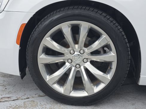 Used 2019 Chrysler 300 Limited image 13