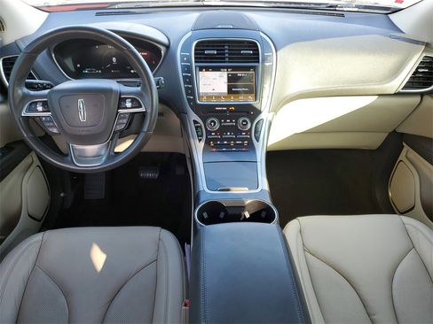 Used 2019 Lincoln Nautilus Select image 14