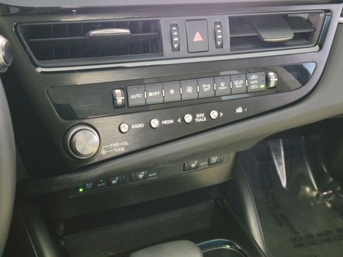 Certified 2024 Lexus ES 350 w/ Premium Package image 24