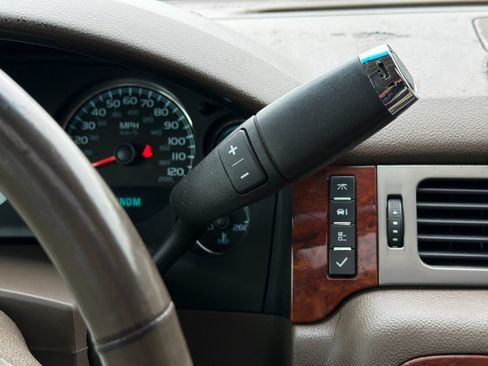 Used 2013 Chevrolet Tahoe LTZ AWD/4WD image 22