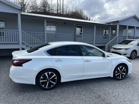 Used 2018 Nissan Altima 2.5 SR image 7