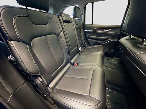 Used 2023 Jeep Grand Cherokee 4WD 4xe w/ Luxury Tech Group II image 13