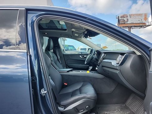 Used 2021 Volvo XC60 T5 Momentum w/ Climate Package image 14