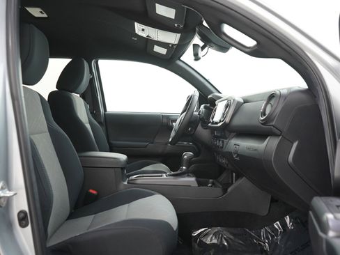 Used 2023 Toyota Tacoma TRD Sport w/ Black Out Package (TMS) image 11