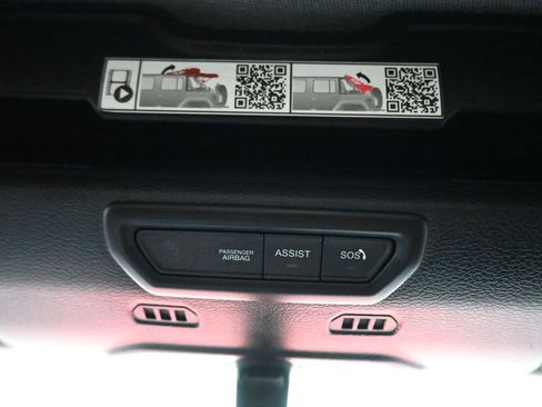 Used 2022 Jeep Wrangler Sport image 27