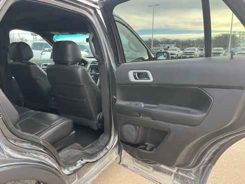 Used 2015 Ford Explorer XLT w/ Equipment Group 202B image 20