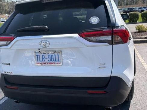 Used 2022 Toyota RAV4 LE image 6