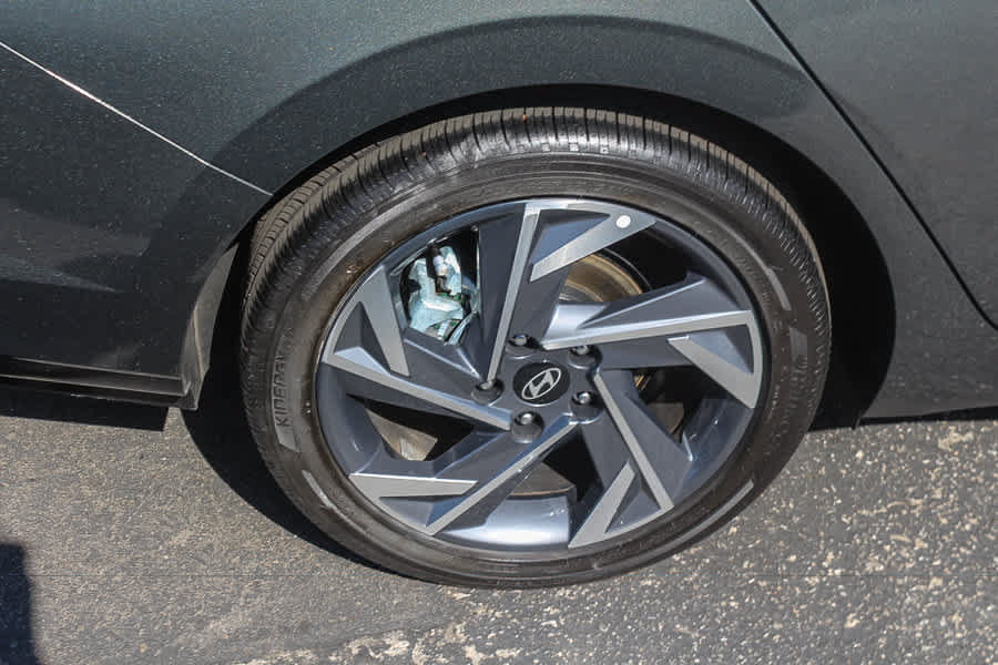 Certified 2026 Hyundai Elantra Limited FWD image 11