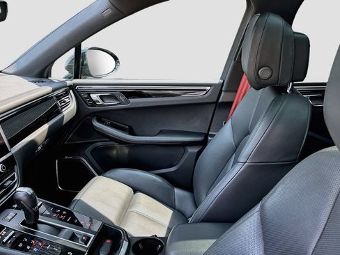 Certified 2023 Porsche Macan S AWD/4WD image 26