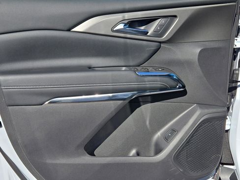 New 2026 Chevrolet Traverse LT image 14