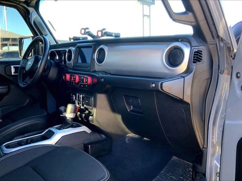 Used 2023 Jeep Gladiator Sport image 17