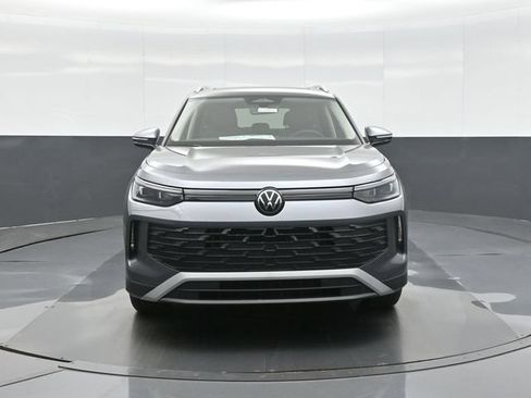 New 2026 Volkswagen Tiguan SE FWD image 2