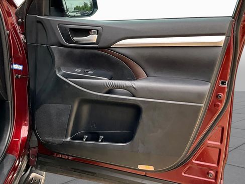 Used 2015 Toyota Highlander XLE FWD image 23