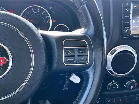 Used 2016 Jeep Wrangler Unlimited Sahara w/ Connectivity Group AWD/4WD image 21