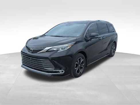 Used 2026 Toyota Sienna Platinum AWD/4WD image 11