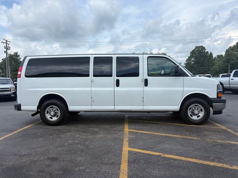 Used 2017 Chevrolet Express 3500 LT w/ LT Preferred Equipment Group RWD image 5