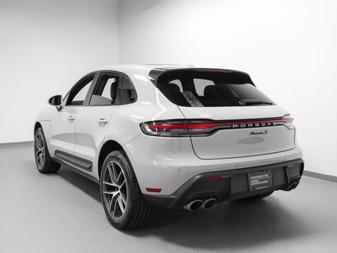Certified 2024 Porsche Macan S image 3