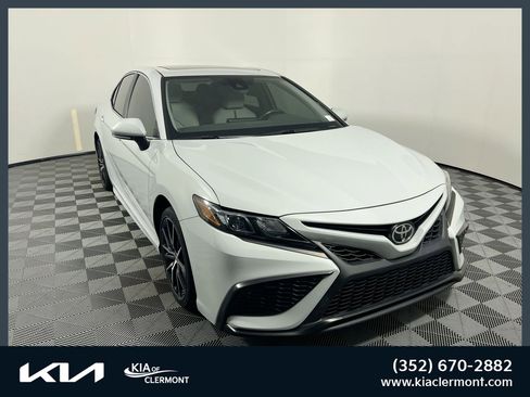 Used 2023 Toyota Camry SE image 1