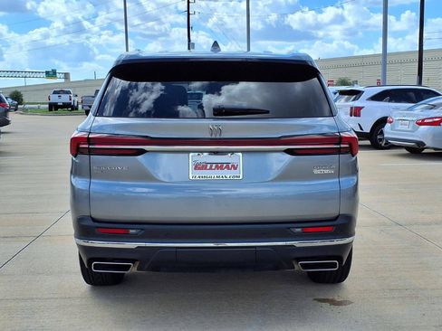 Used 2025 Buick Enclave Preferred AWD/4WD image 6