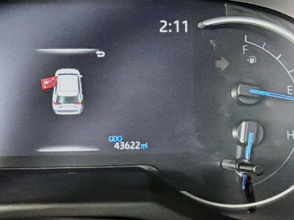 Used 2025 Toyota RAV4 LE AWD/4WD image 17