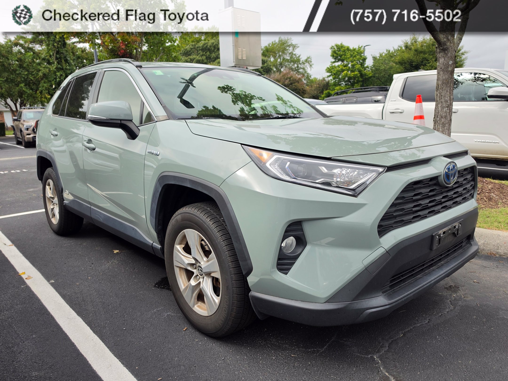 Used 2021 Toyota RAV4 XLE w/ Convenience Package AWD/4WD image 3