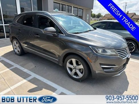 Used 2017 Lincoln MKC Premiere FWD image 2