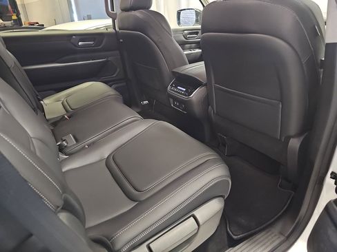 New 2025 Nissan Armada SV image 11