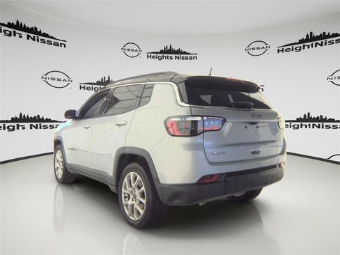 Used 2025 Jeep Compass Limited AWD/4WD image 3