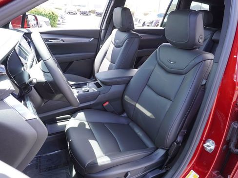 New 2025 Cadillac XT6 Luxury image 14