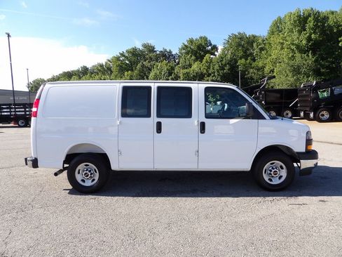 Used 2025 GMC Savana 2500 w/ Driver Convenience Package RWD image 9