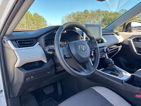 Used 2024 Toyota RAV4 XLE image 26