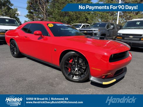 Used 2022 Dodge Challenger R/T Scat Pack w/ Shaker Package RWD image 1