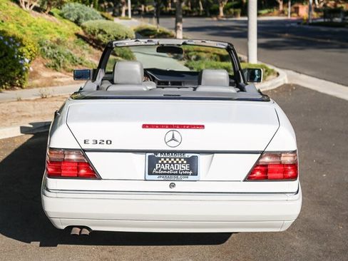 Used 1995 Mercedes-Benz E 320 Convertible image 25