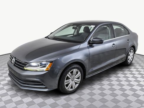 Used 2017 Volkswagen Jetta S image 4