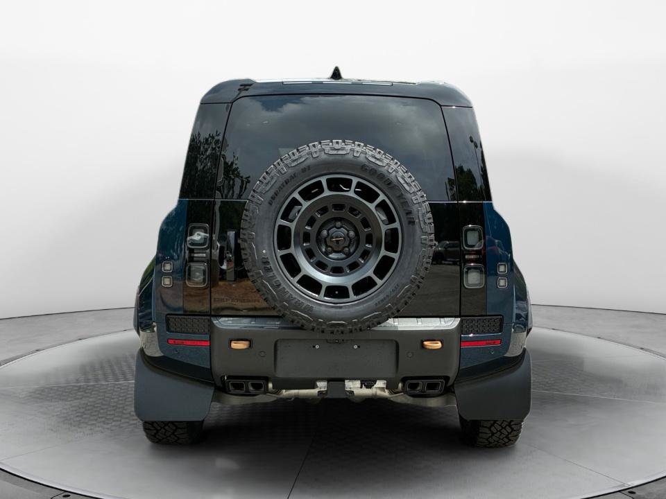 New 2026 Land Rover Defender 110 AWD/4WD image 6