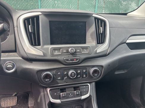 Used 2023 GMC Terrain SLE w/ Driver Convenience Package image 10