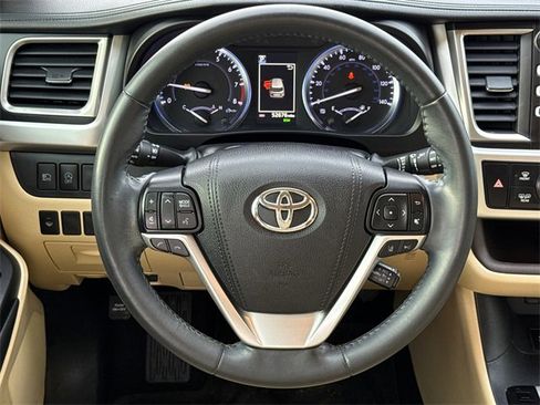 Used 2019 Toyota Highlander XLE image 15