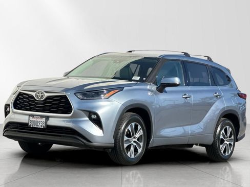 Used 2021 Toyota Highlander XLE FWD image 7