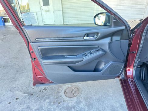 Used 2024 Nissan Altima 2.5 SV image 20