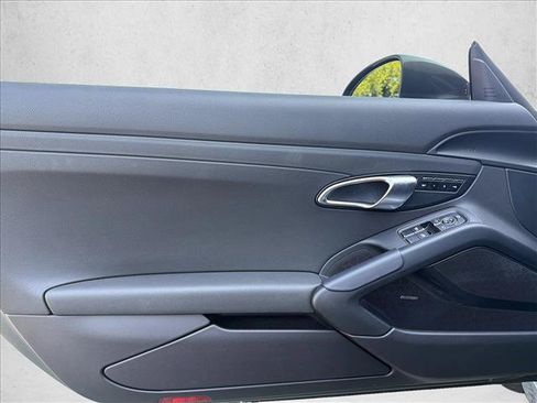 Used 2025 Porsche 718 Boxster RWD image 10