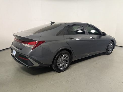 Used 2024 Hyundai Elantra SEL FWD image 7