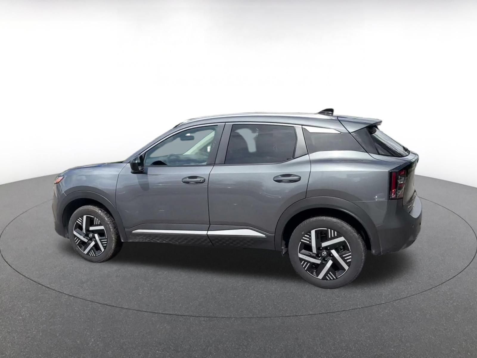 Used 2026 Nissan Kicks SV w/ Cold Weather Package FWD image 8